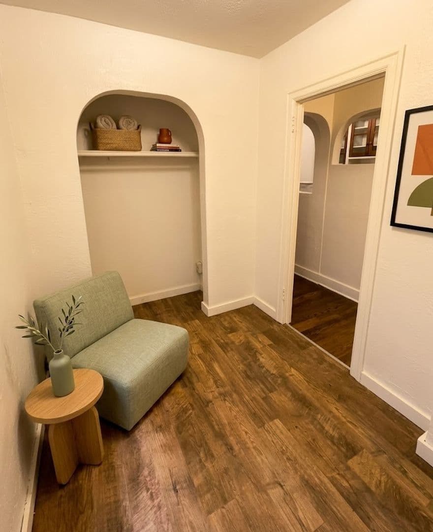 Seattle Apartment: 616 E Thomas St