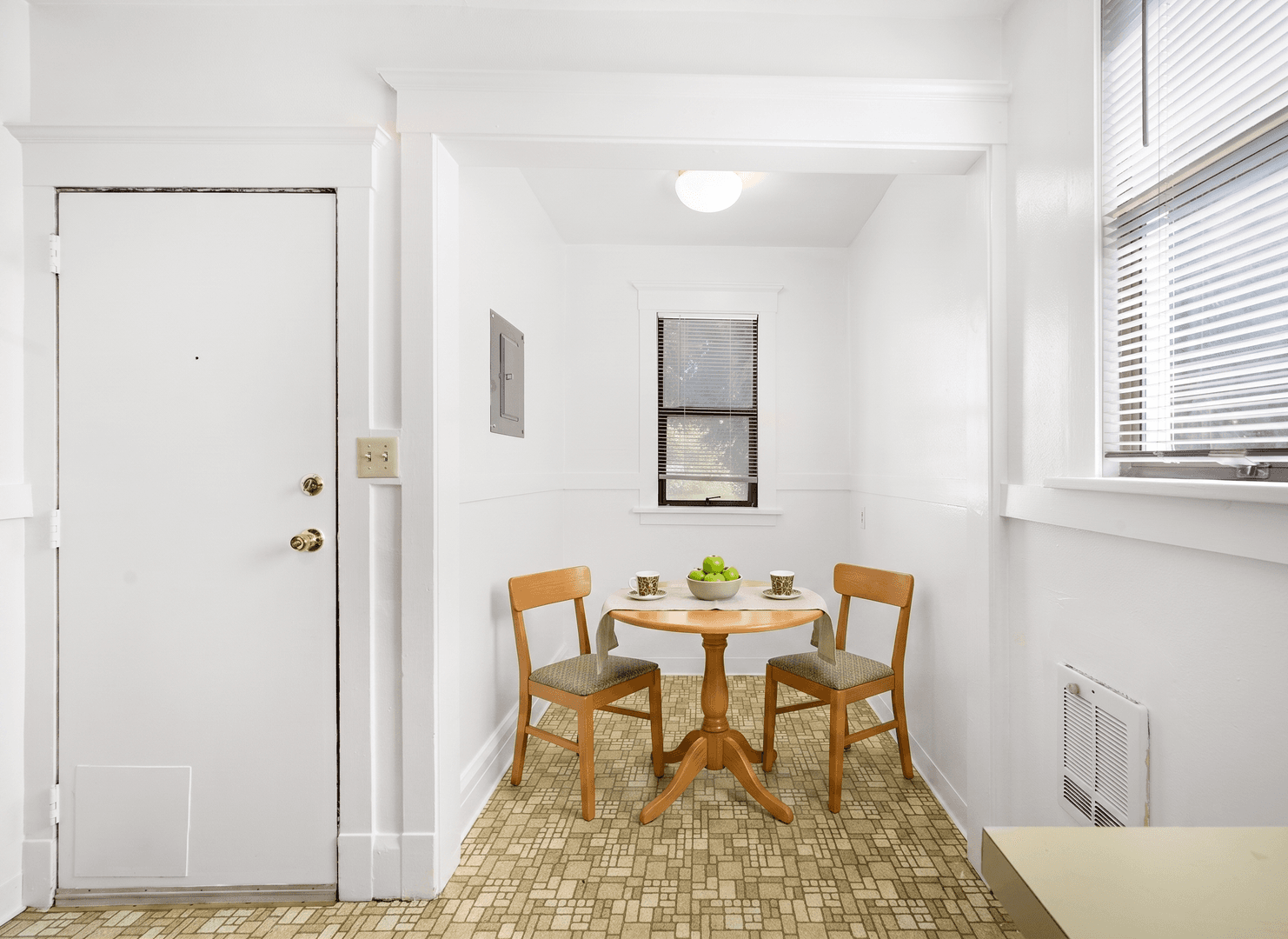 Seattle Apartment: 1132 19th Ave