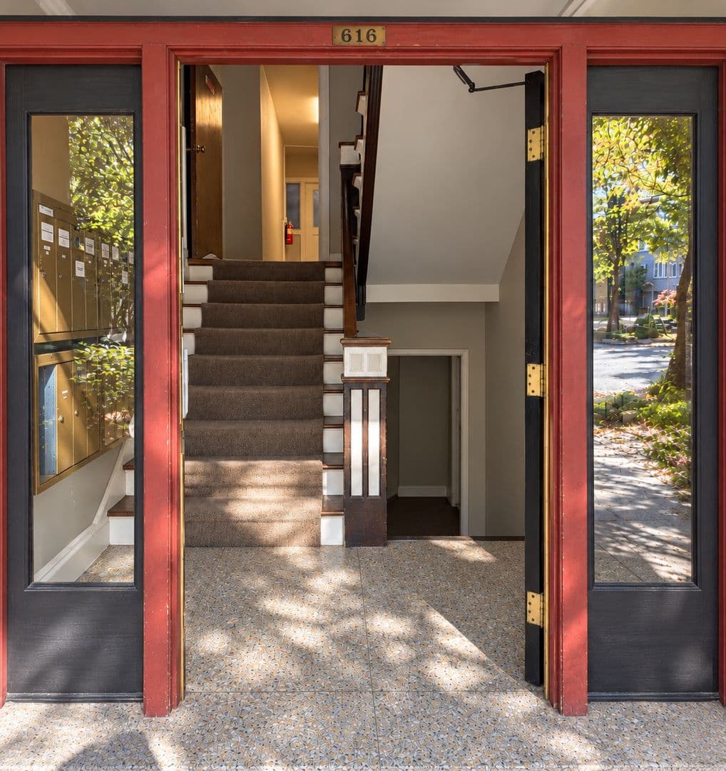 Seattle Apartment: 616 E Thomas St