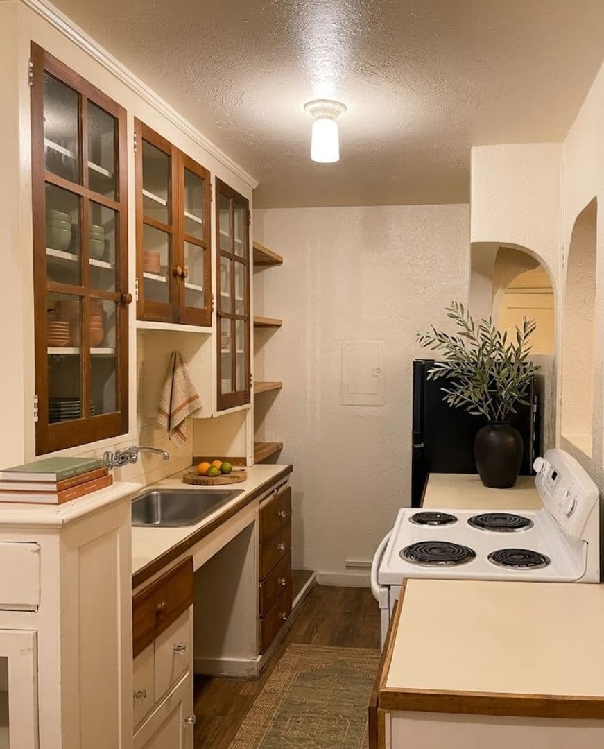 Seattle Apartment: 616 E Thomas St