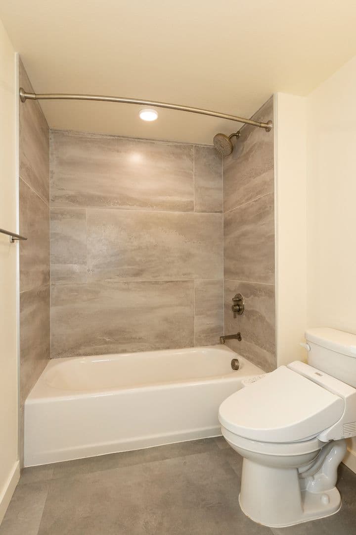 Seattle Apartment: 736 Bellevue Pl E