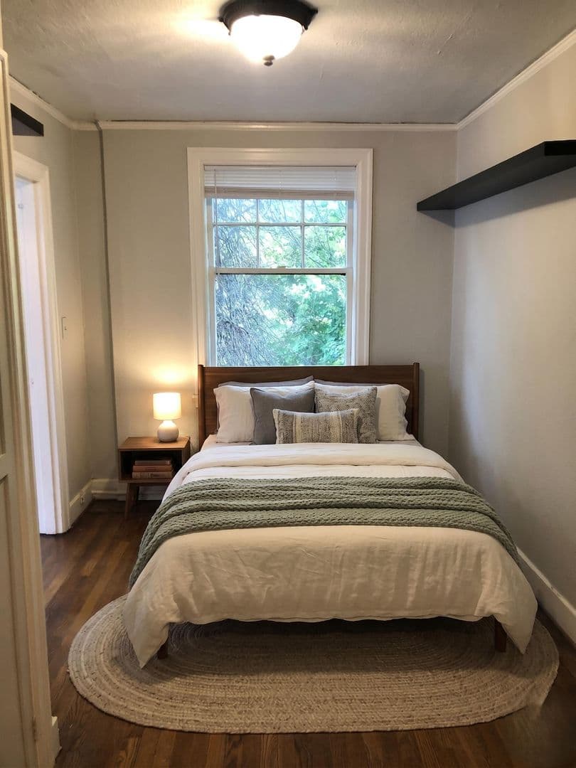Seattle Apartment: 616 E Thomas St