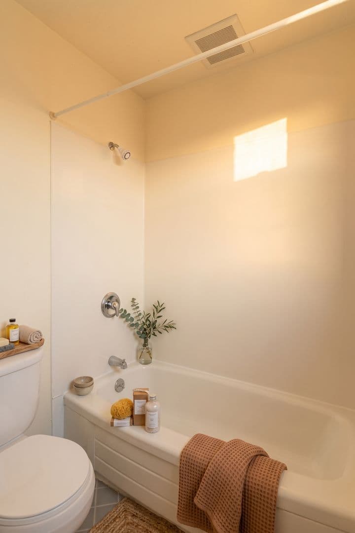 Seattle Apartment: 5210 Russell Avenue NW