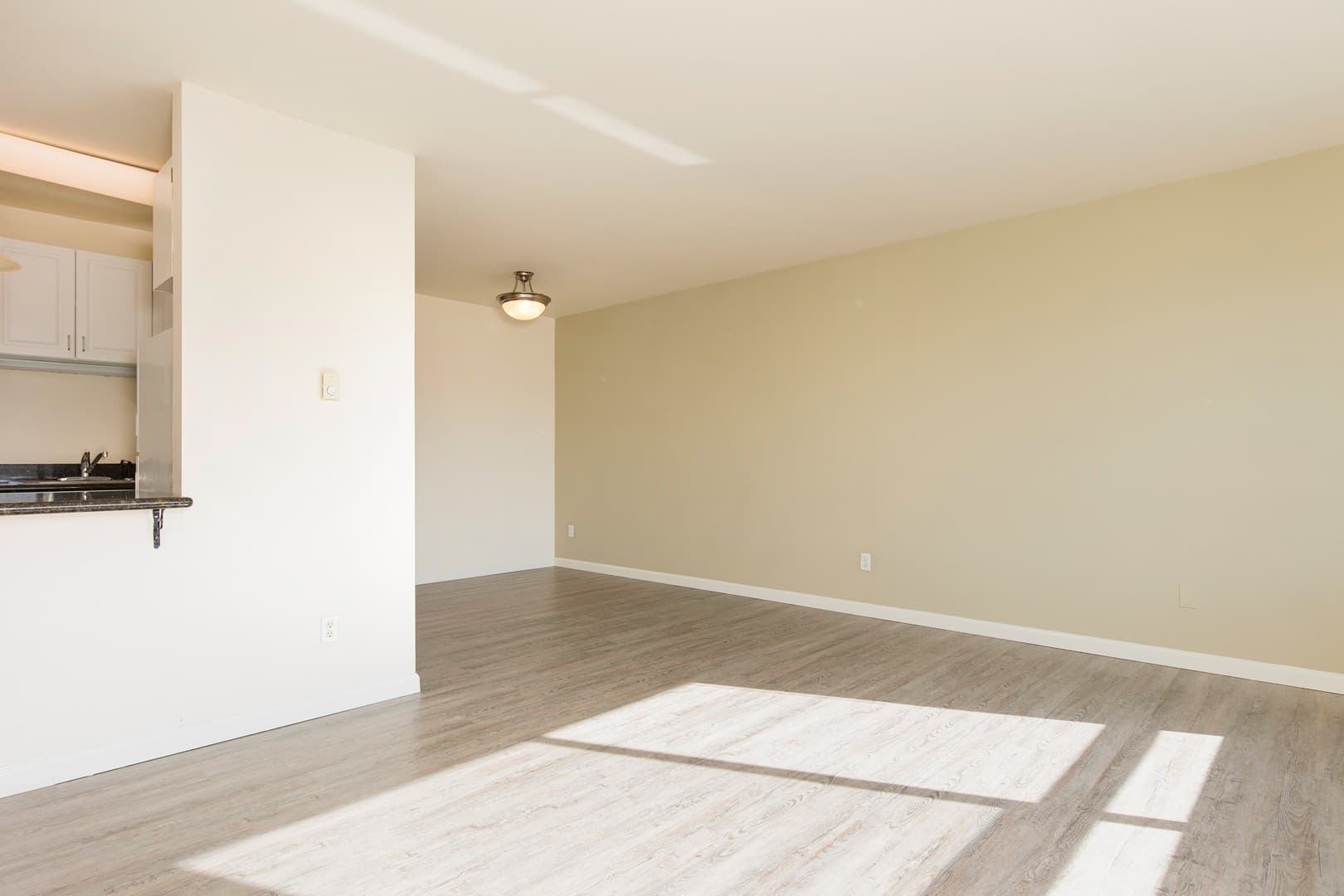 Seattle Apartment: 5210 Russell Avenue NW