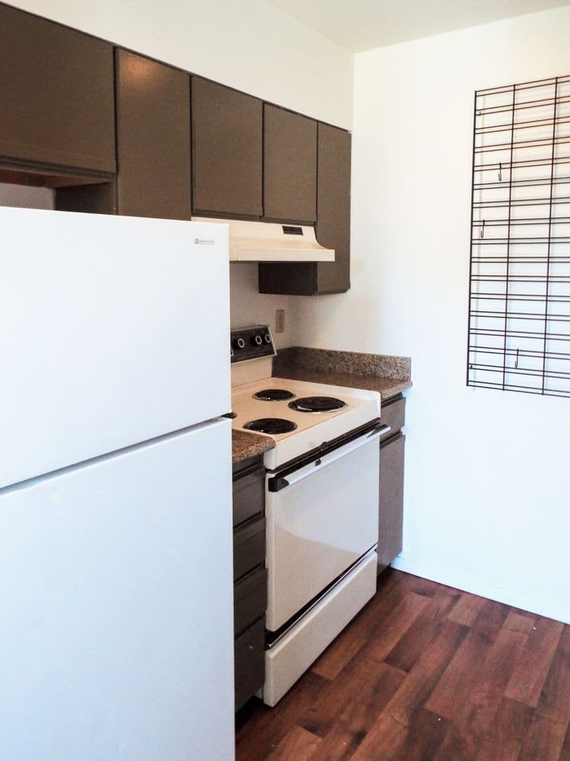 Seattle Apartment: 6840 Oswego Place NE