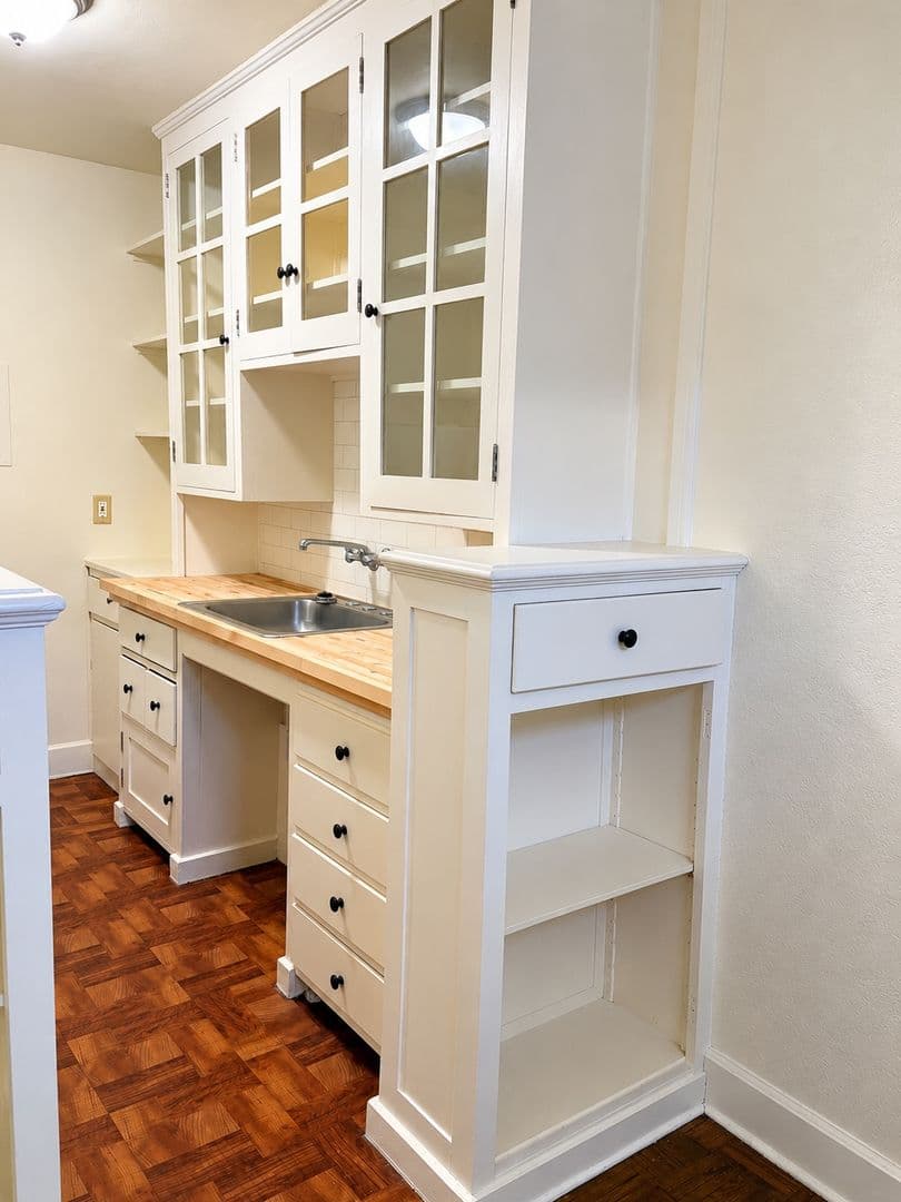 Seattle Apartment: 616 E Thomas St