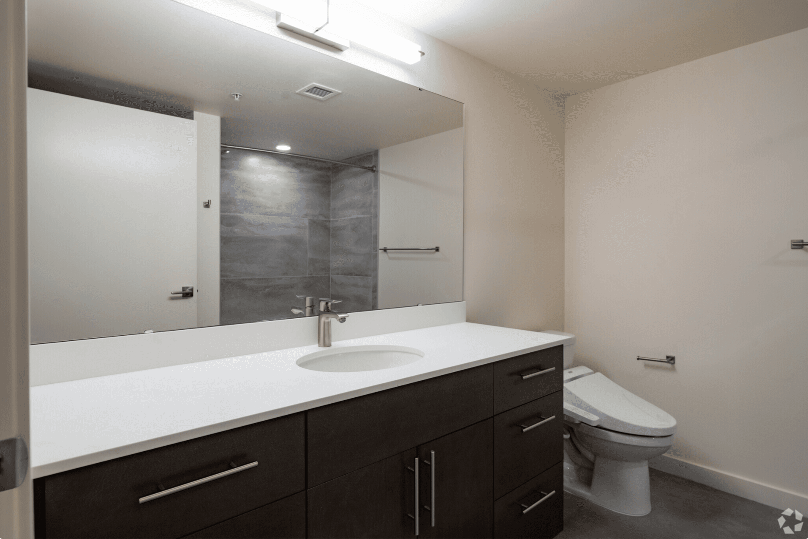 Seattle Apartment: 736 Bellevue Pl E