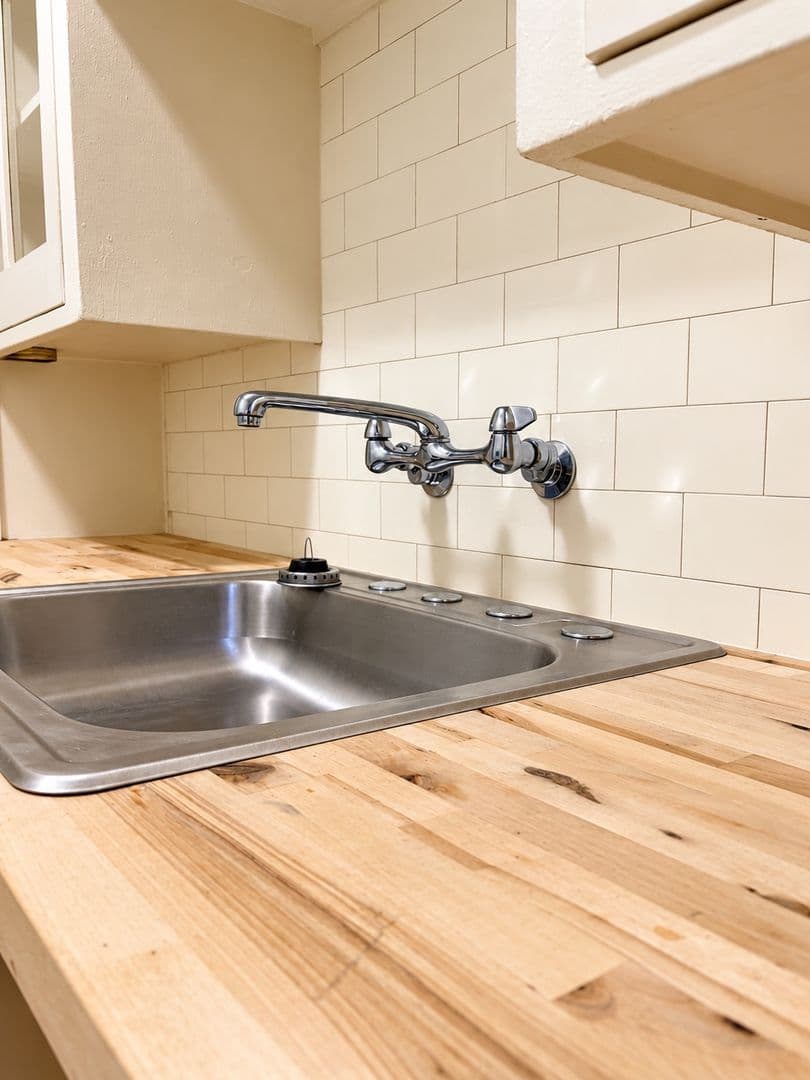 Seattle Apartment: 616 E Thomas St