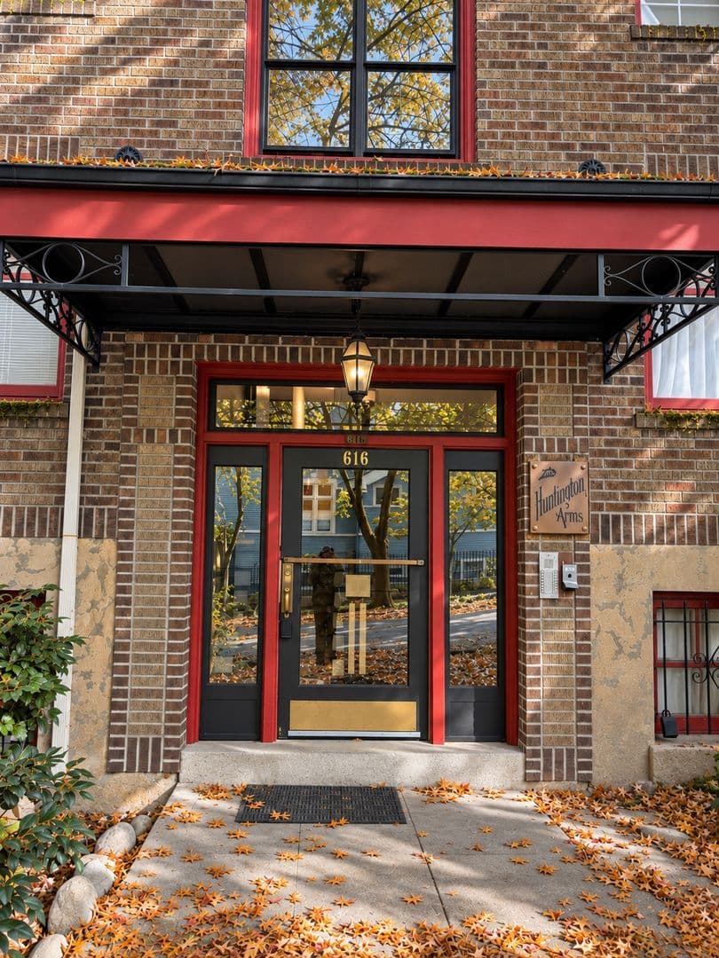 Seattle Apartment: 616 E Thomas St