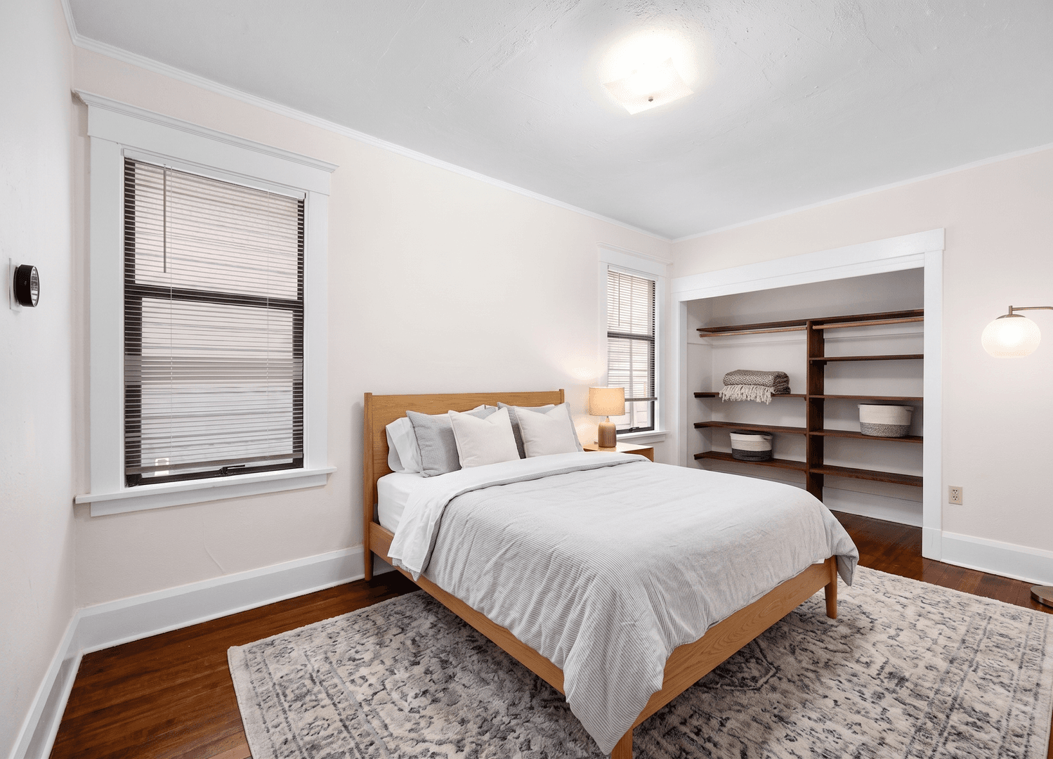 Seattle Apartment: 1132 19th Ave