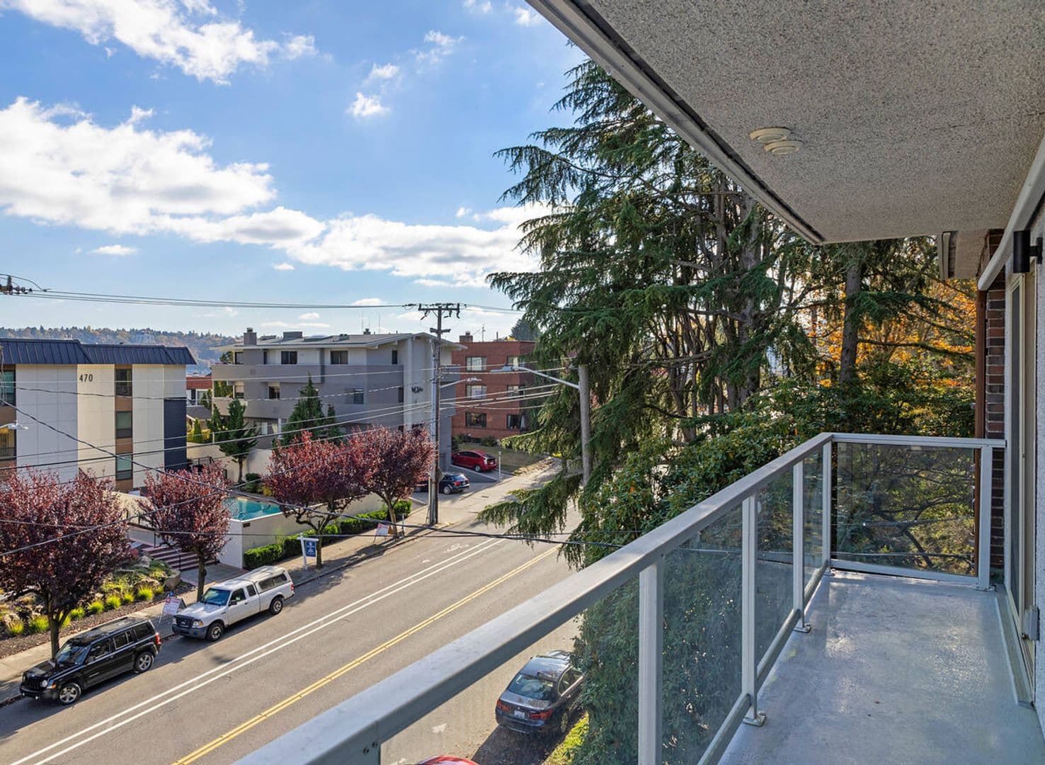 Seattle Apartment: 2465 Dexter Ave N