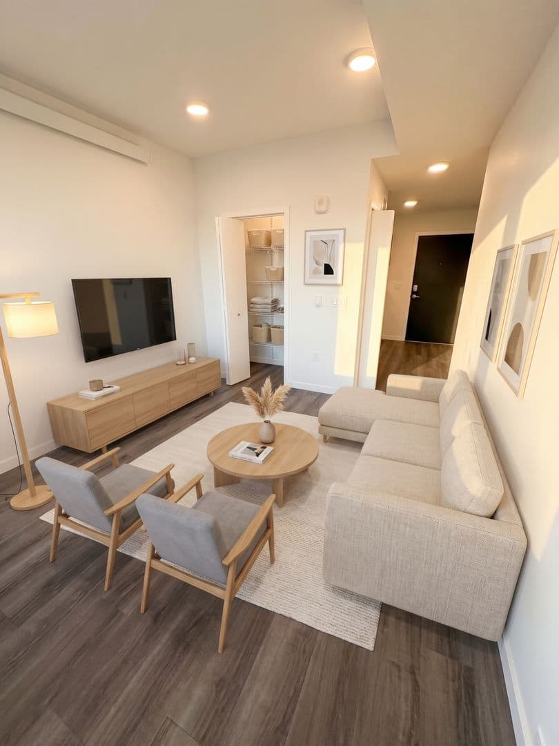 Seattle Apartment: 514 Federal Ave E