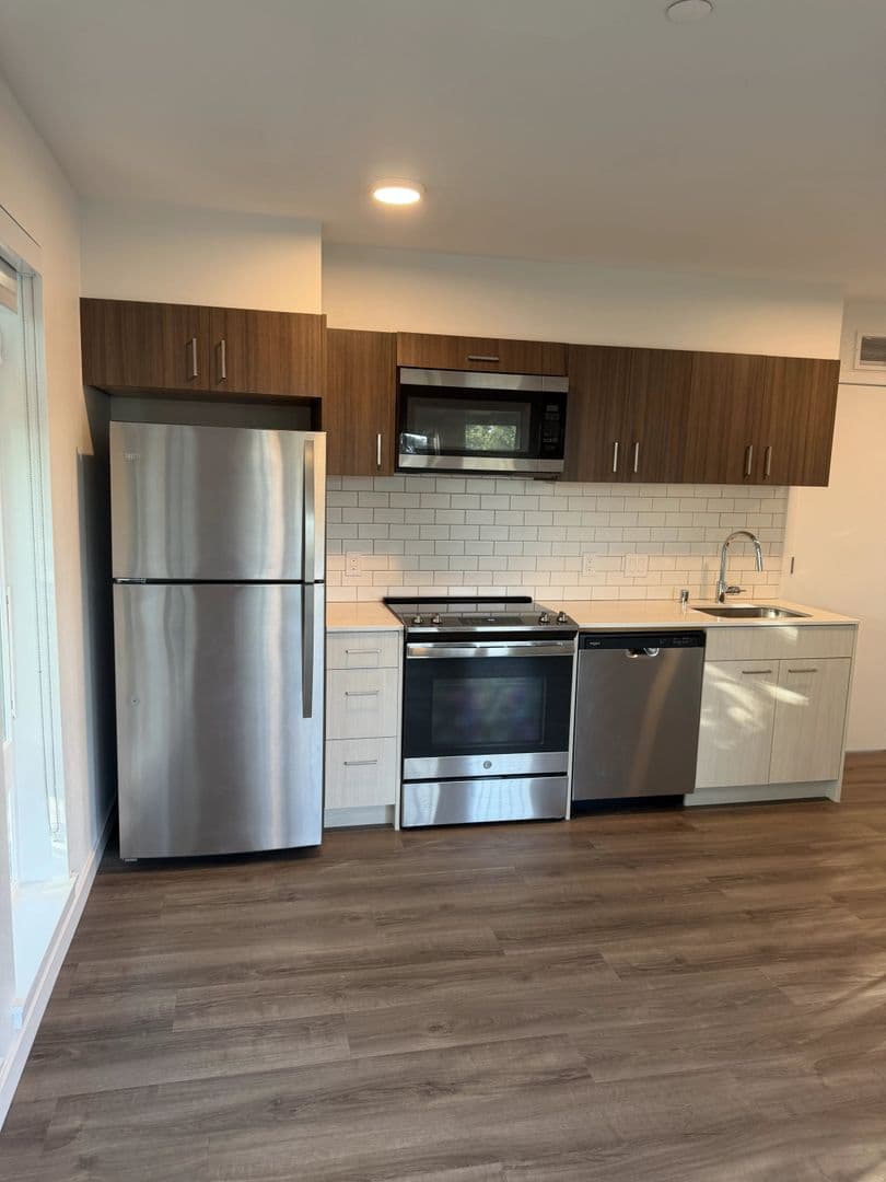 Seattle Apartment: 514 Federal Ave E