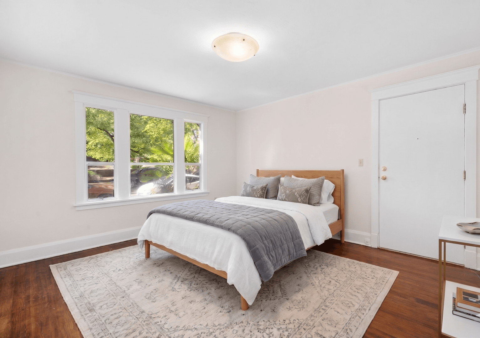 Seattle Apartment: 1132 19th Ave