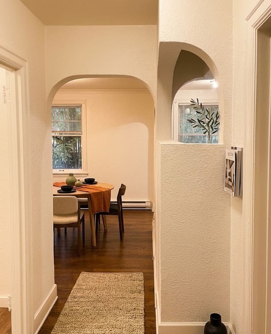 Seattle Apartment: 616 E Thomas St