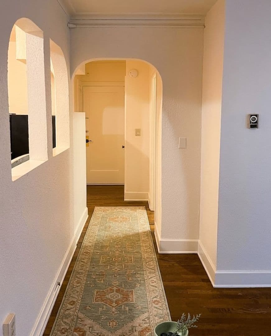 Seattle Apartment: 616 E Thomas St