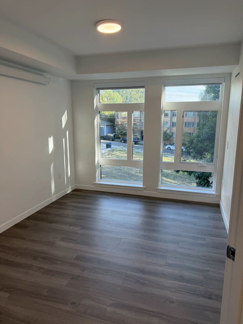Seattle Apartment: 514 Federal Ave E