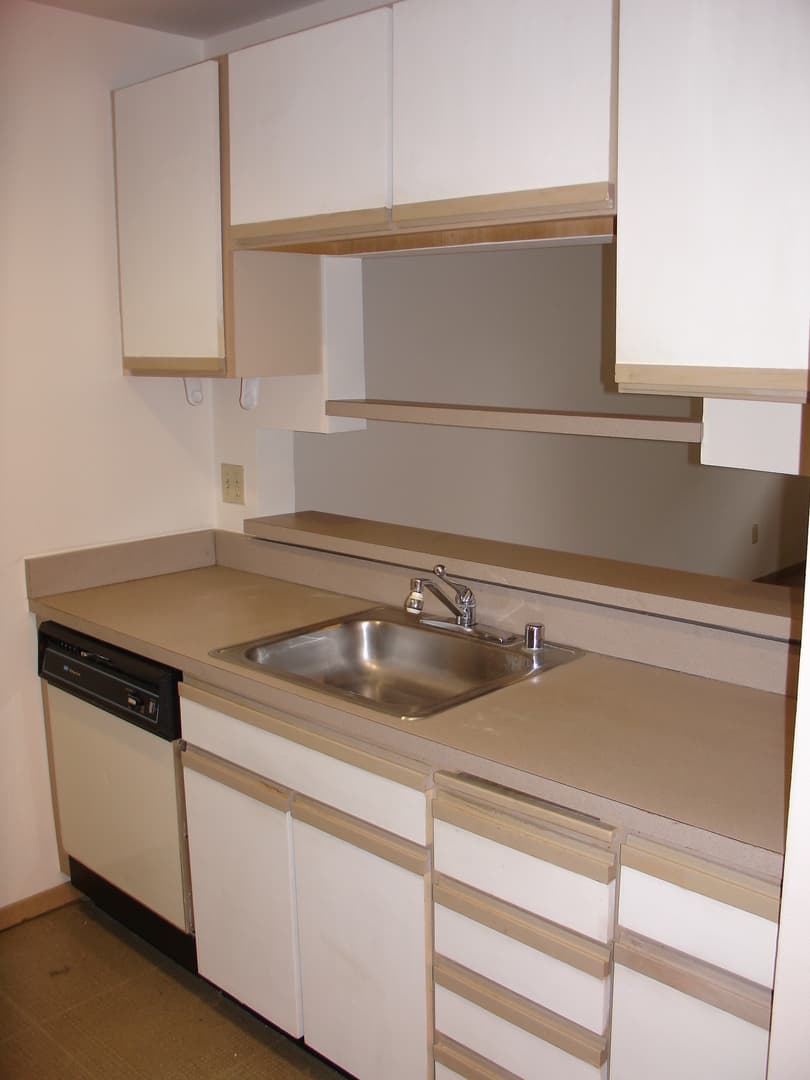 Seattle Apartment: 6840 Oswego Place NE