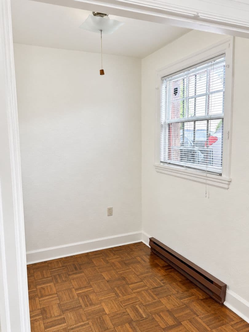 Seattle Apartment: 616 E Thomas St