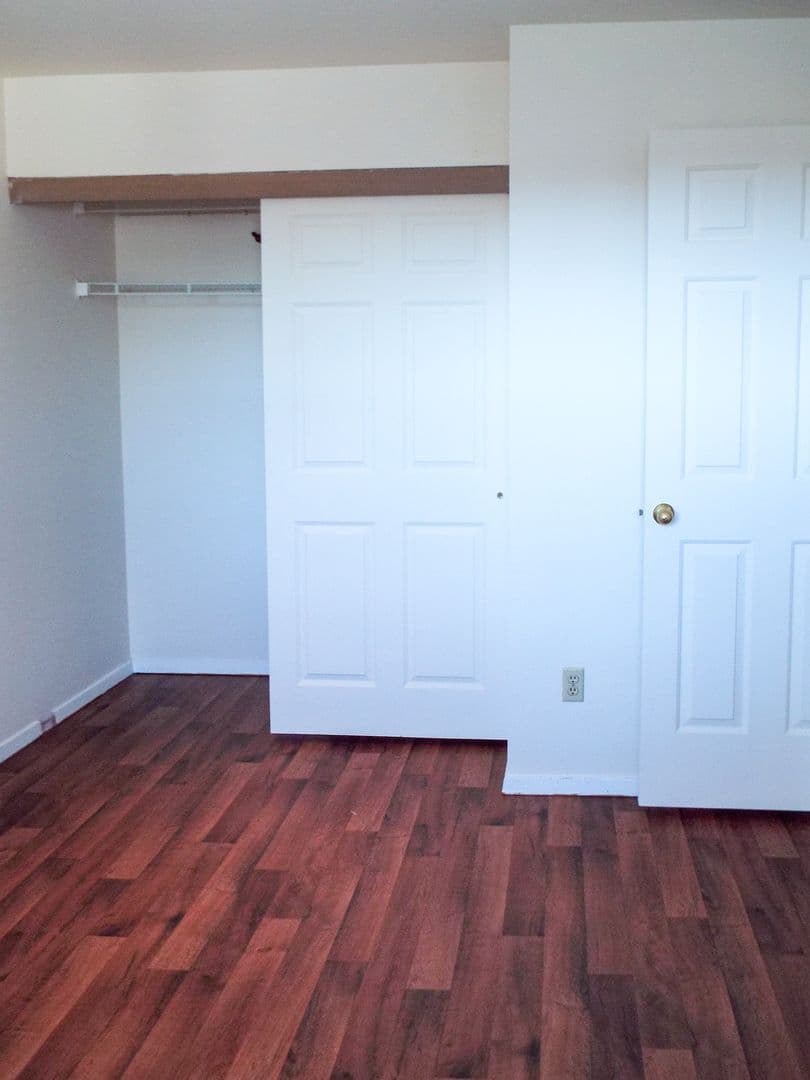 Seattle Apartment: 6840 Oswego Place NE