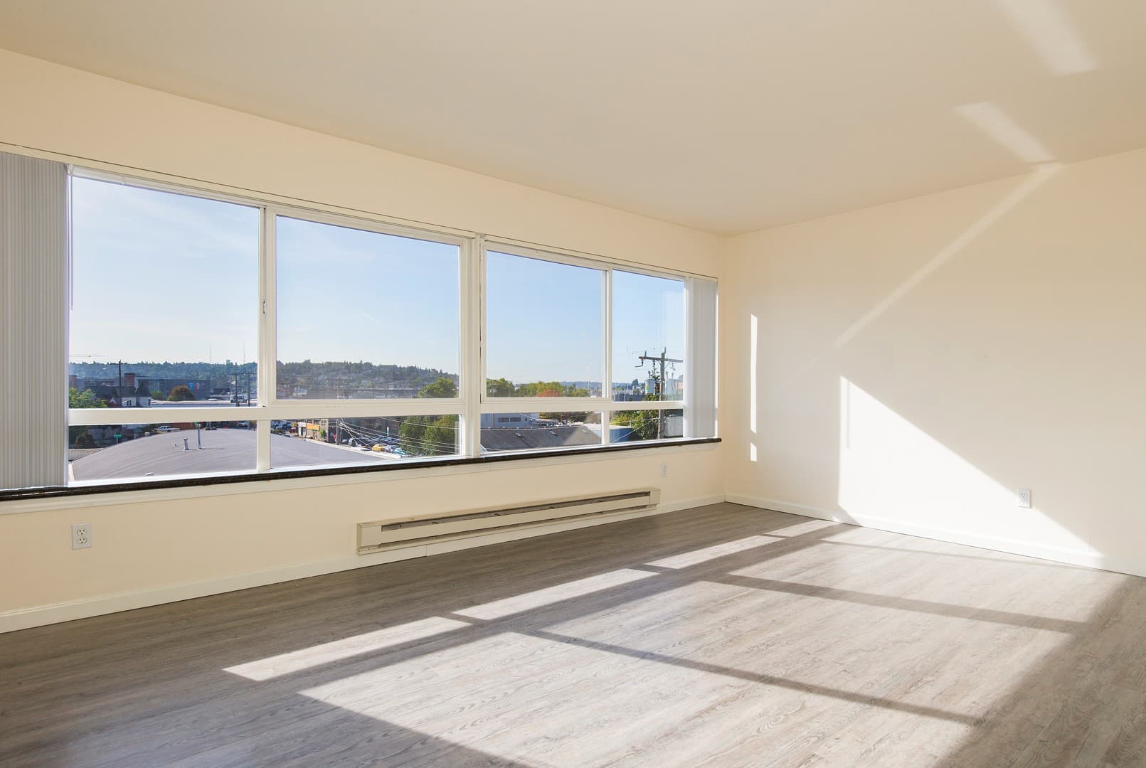 Seattle Apartment: 5210 Russell Avenue NW