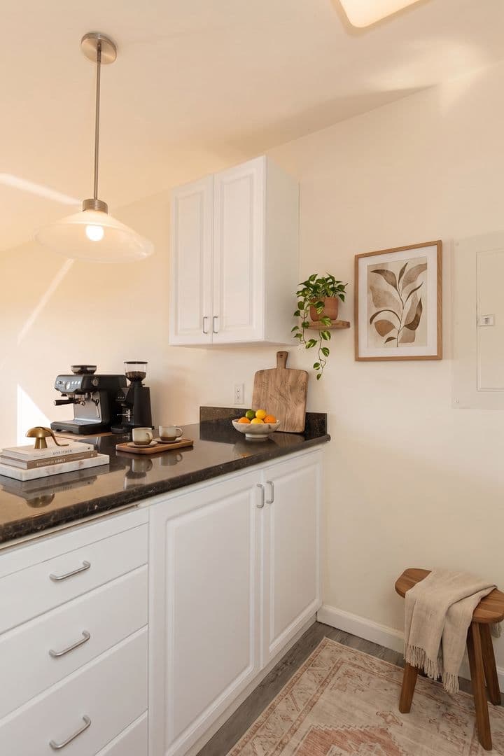 Seattle Apartment: 5210 Russell Avenue NW