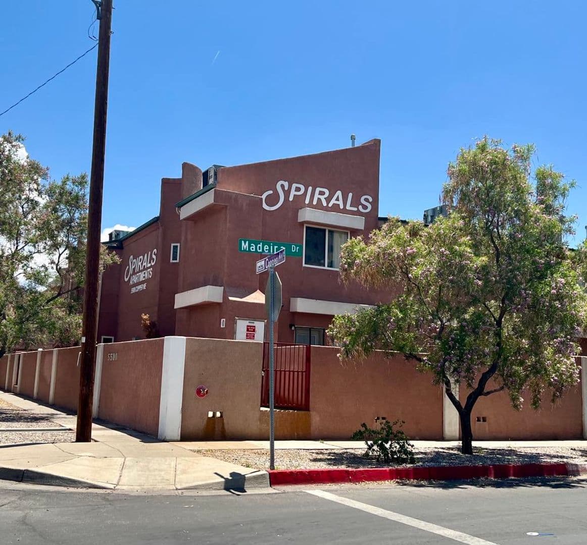 Albuquerque Apartment: 5500 Copper Ave NE