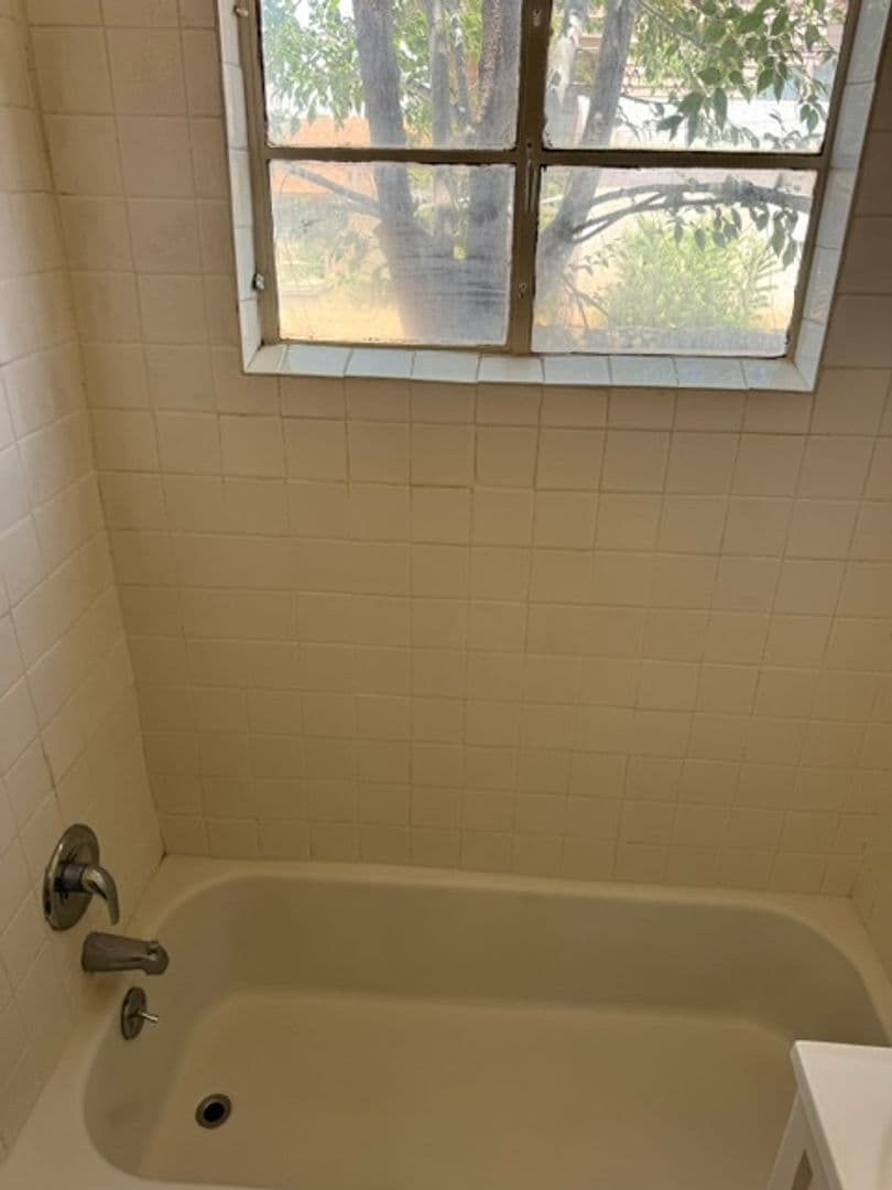 Albuquerque Apartment: 413 & 518 Vassar Dr. SE