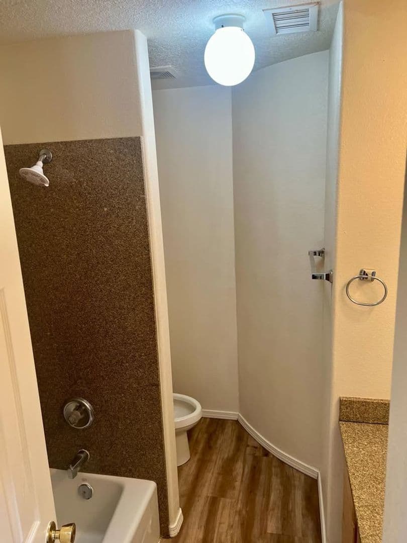 Albuquerque Apartment: 5500 Copper Ave NE