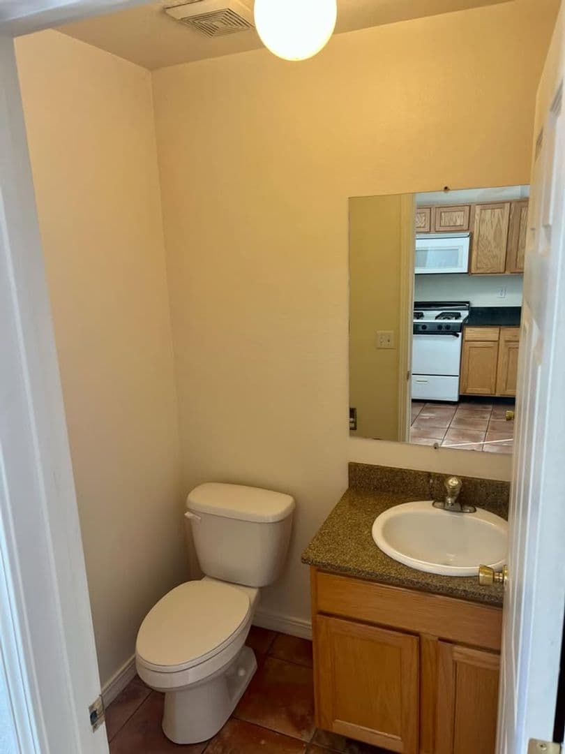 Albuquerque Apartment: 5500 Copper Ave NE