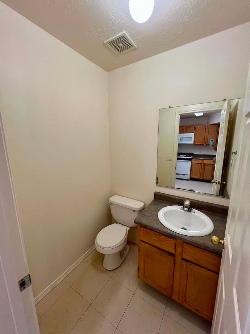 Albuquerque Apartment: 5500 Copper Ave NE