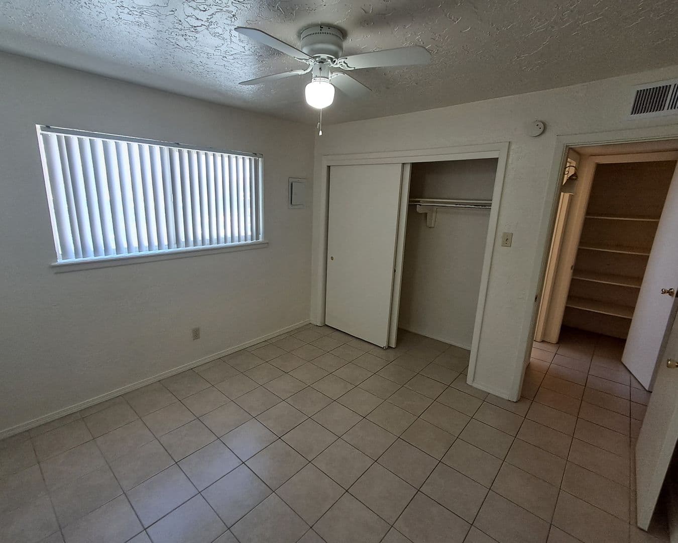 Albuquerque Apartment: 8620 Northeastern Blvd. NE