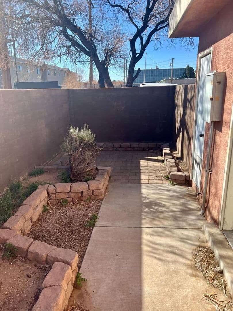 Albuquerque Apartment: 5500 Copper Ave NE