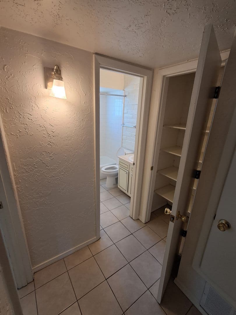 Albuquerque Apartment: 8620 Northeastern Blvd. NE