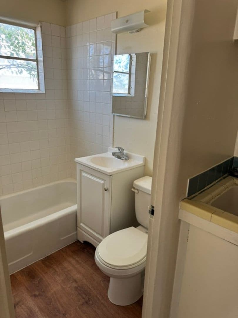Albuquerque Apartment: 413 & 518 Vassar Dr. SE