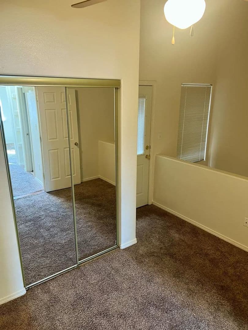 Albuquerque Apartment: 5500 Copper Ave NE