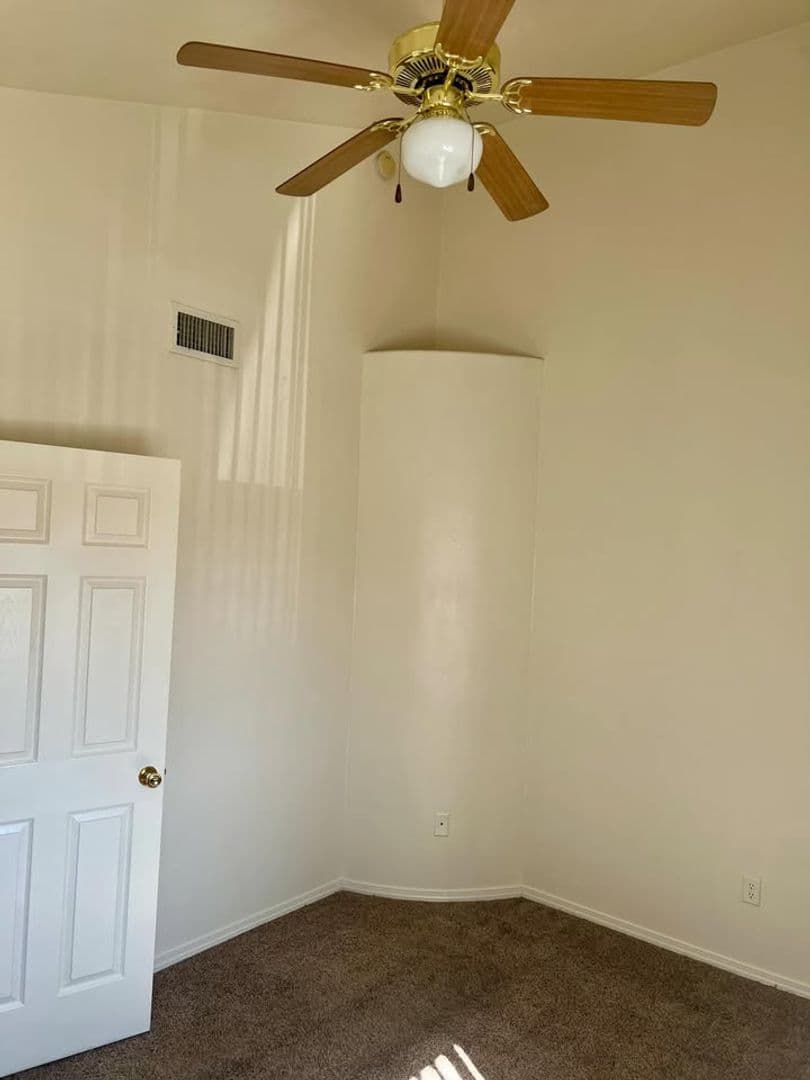 Albuquerque Apartment: 5500 Copper Ave NE