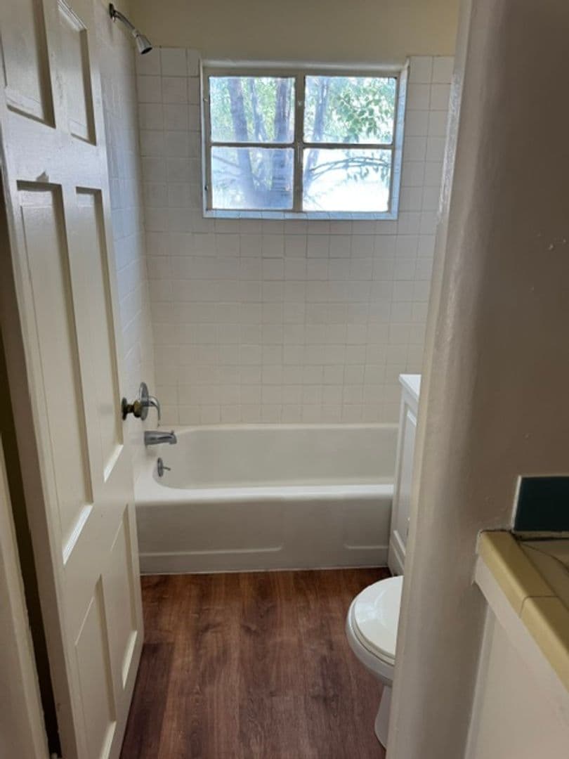Albuquerque Apartment: 413 & 518 Vassar Dr. SE