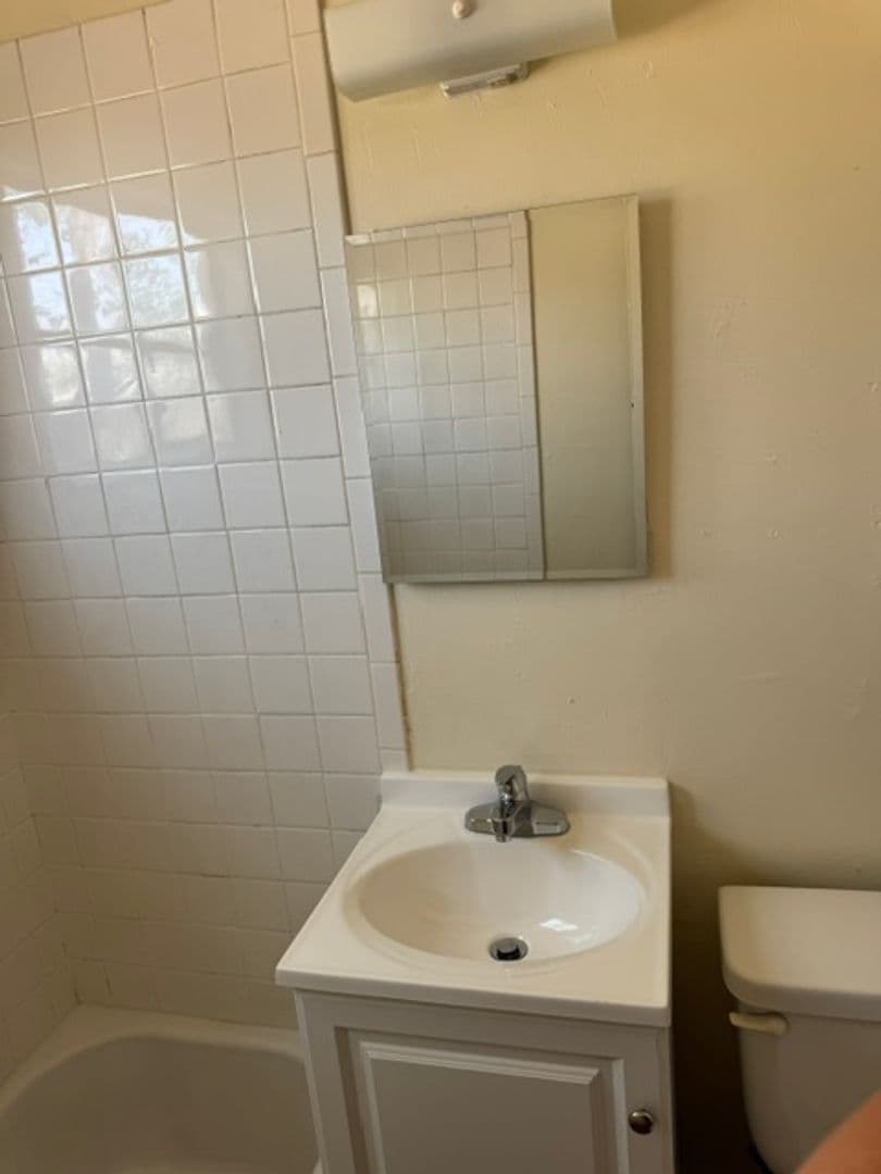 Albuquerque Apartment: 413 & 518 Vassar Dr. SE