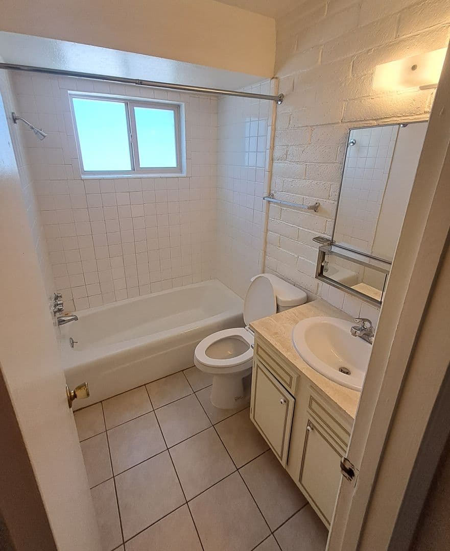 Albuquerque Apartment: 8620 Northeastern Blvd. NE