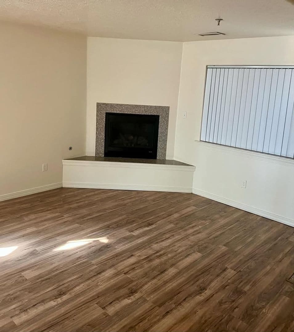 Albuquerque Apartment: 5500 Copper Ave NE