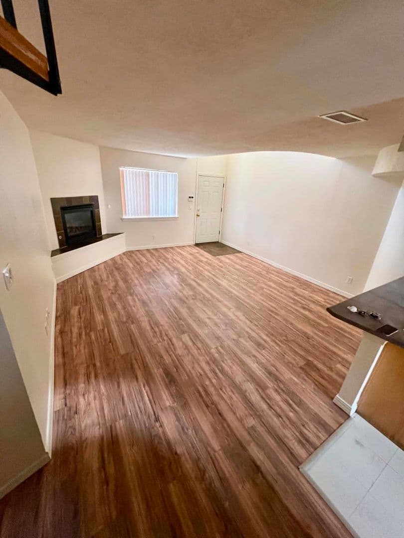 Albuquerque Apartment: 5500 Copper Ave NE