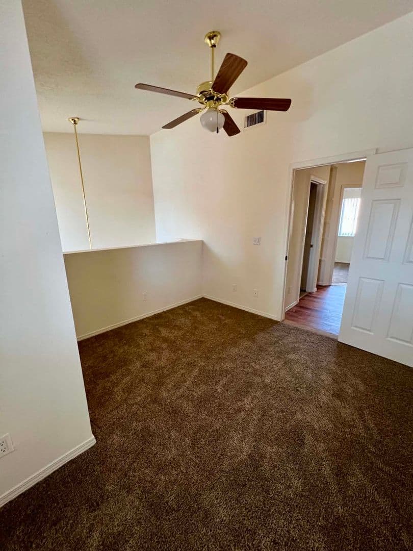 Albuquerque Apartment: 5500 Copper Ave NE