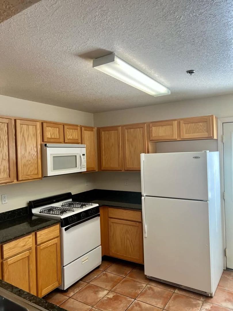 Albuquerque Apartment: 5500 Copper Ave NE