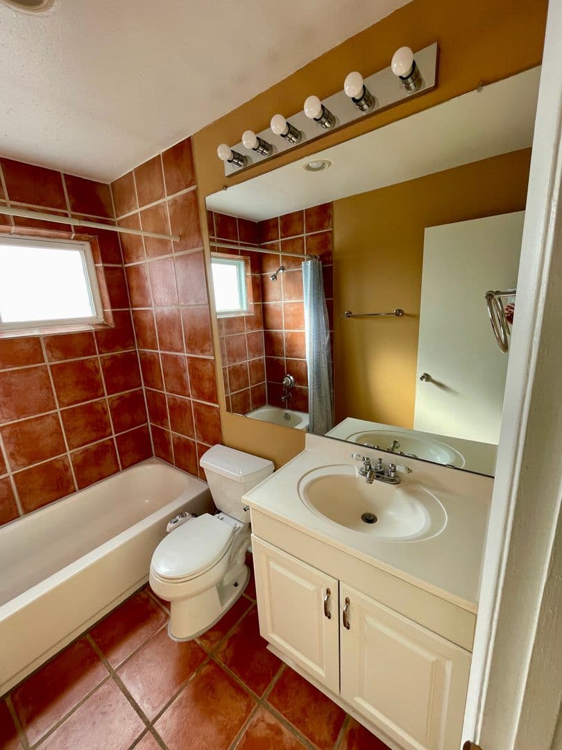 Albuquerque Apartment: 116 Harvard SE