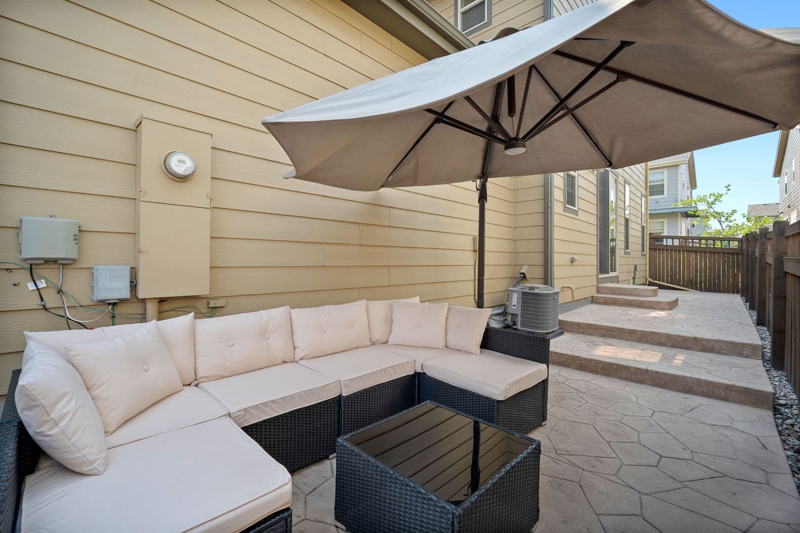 Lakewood Townhome: 572 S Vance Ct