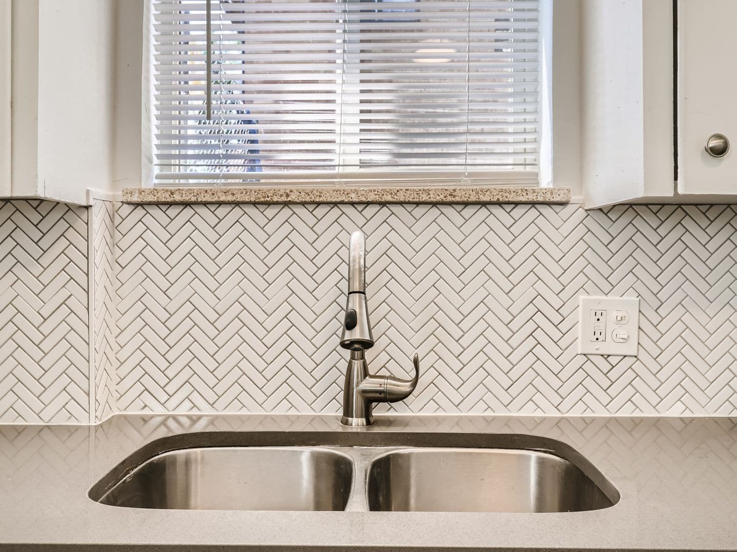 Aurora Apartment: 1738 Boston Street
