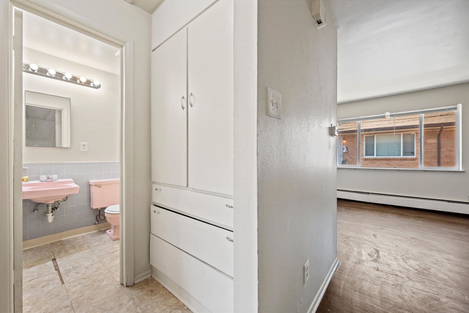 Aurora Condo: 1725 Chester St - 3