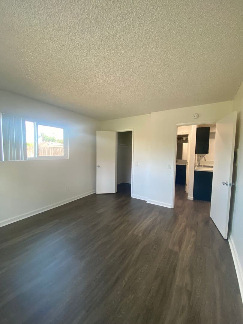 Escondido Apartment: 400 408 E Mission Ave