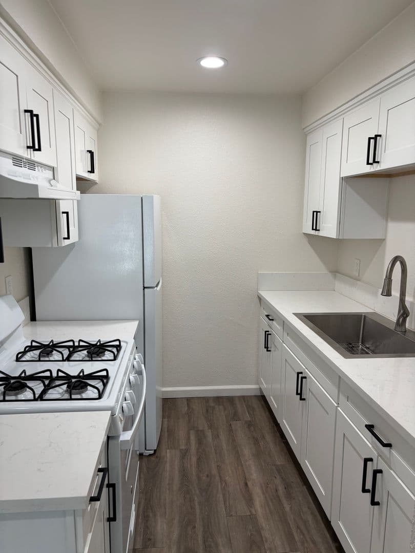 Escondido Apartment: 400 408 E Mission Ave
